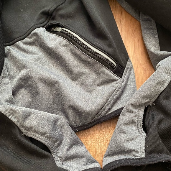 Nike women’s running shield element jacket, thumb holes - Picture 4 of 5